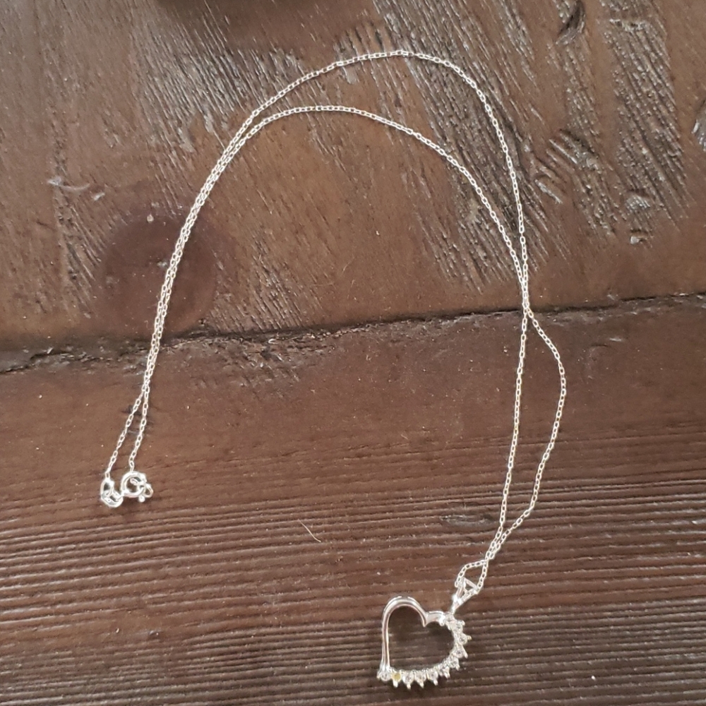 *** Free w/Bundle****  Heart necklace